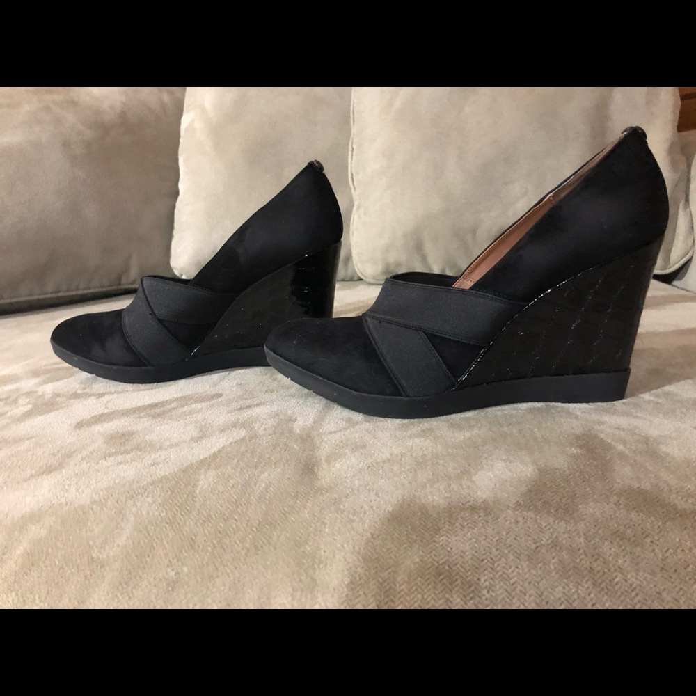 Donald Pliner black suede and patent wedge